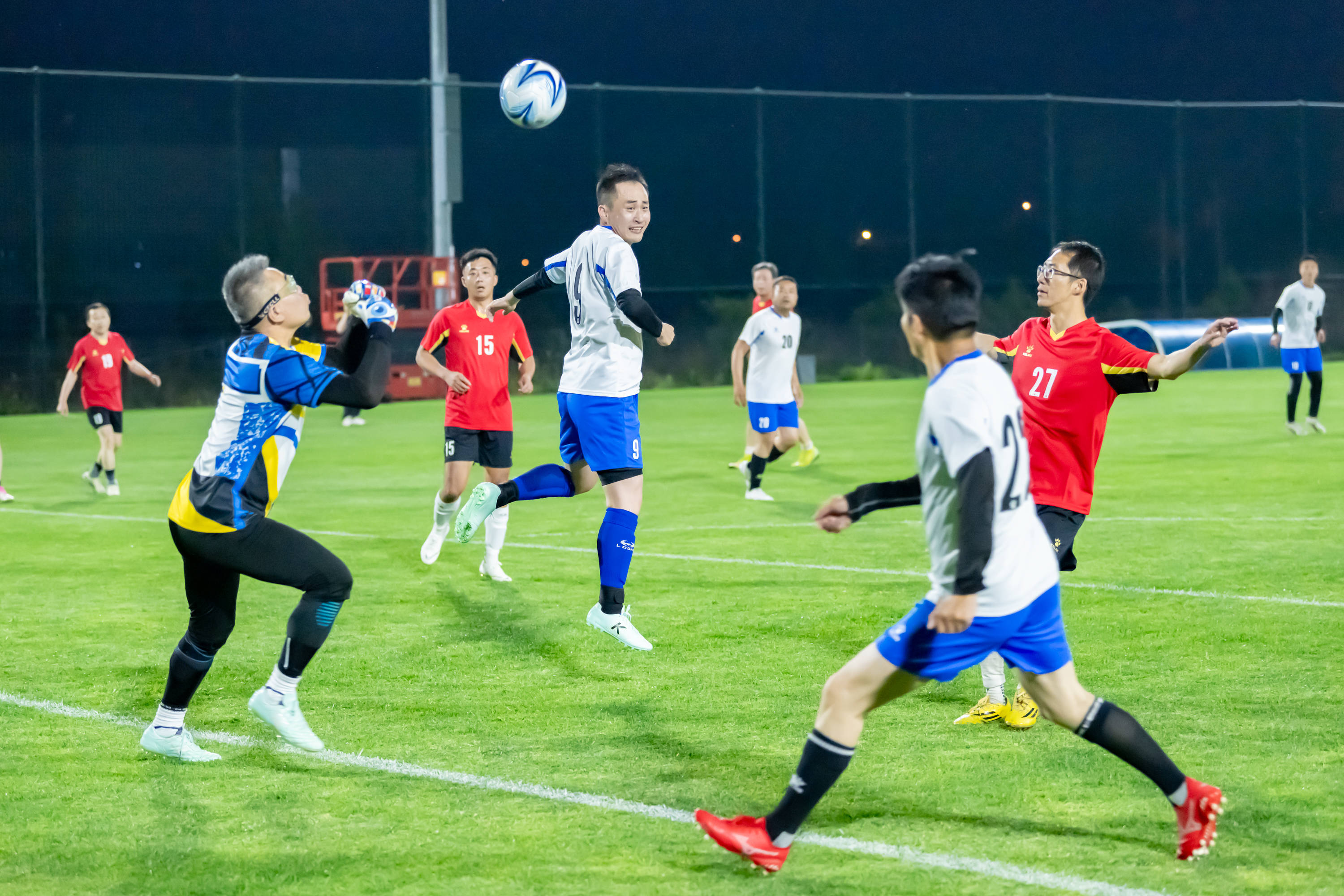 亚细安足球锦标赛：我国雄狮队2比4遭卫冕冠军泰国队逆转胜.