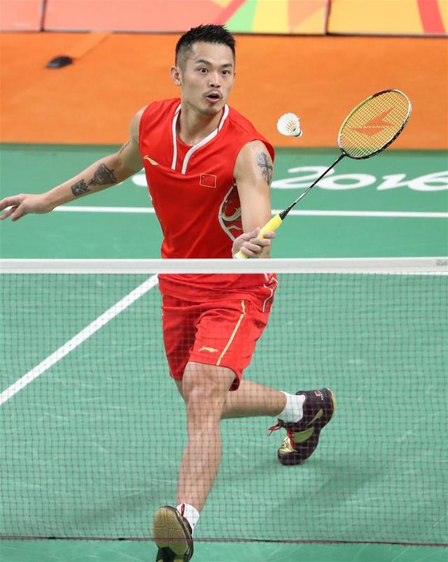 顶梁柱！萨姆纳投篮20中10，得到33分13板9助.